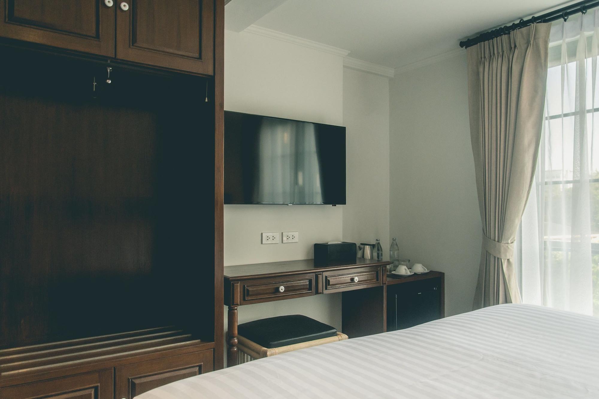Отель Buri Siri Boutique Hotel 4*